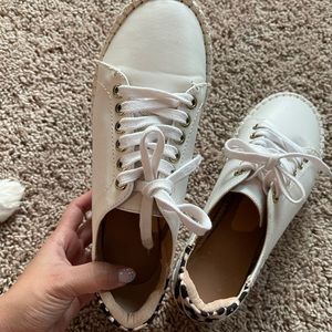White platform sneaker